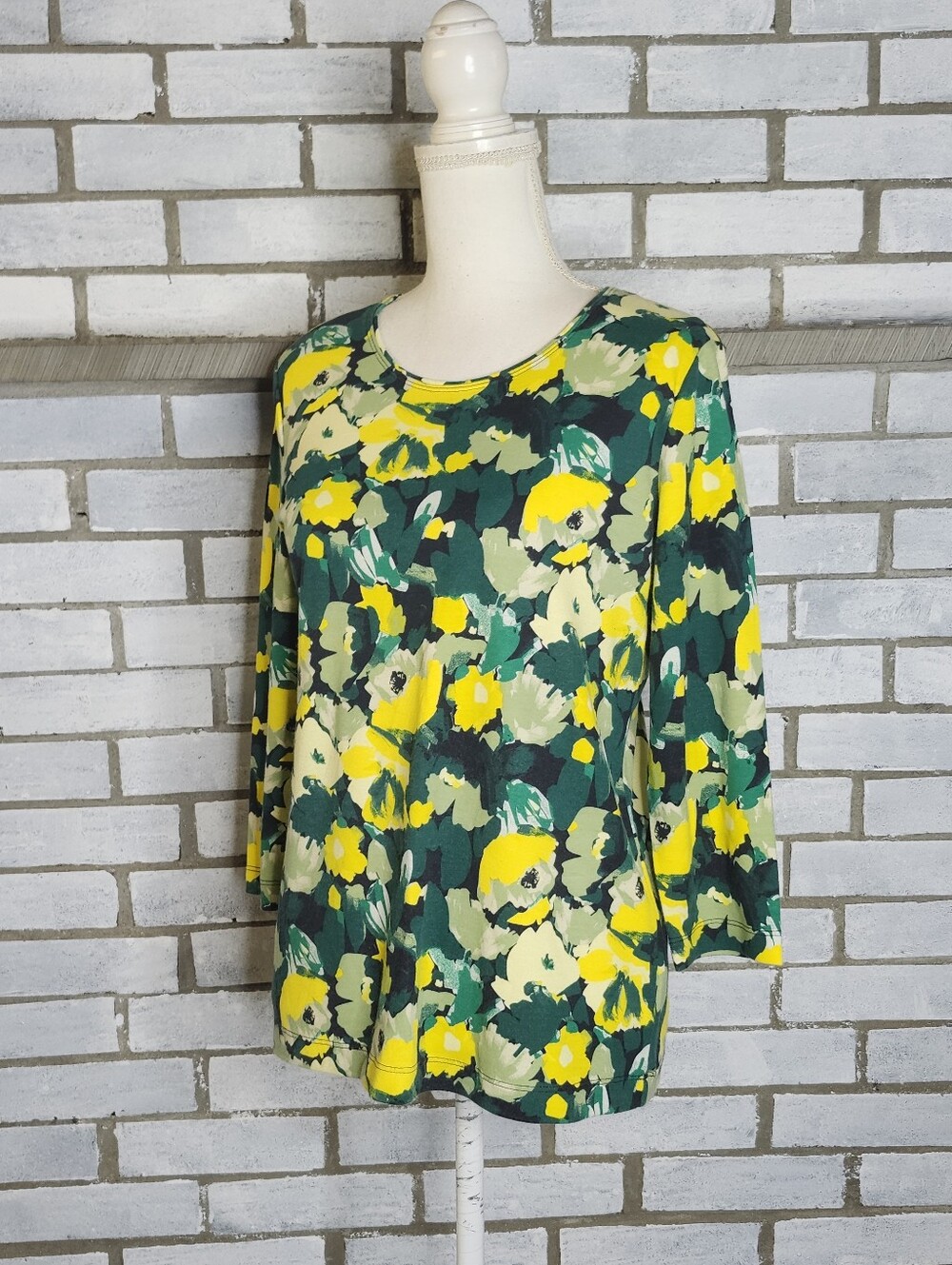 Rebecca Malone Women's 3/4 Sleeve Floral T-Shirt Top Small Multicolor